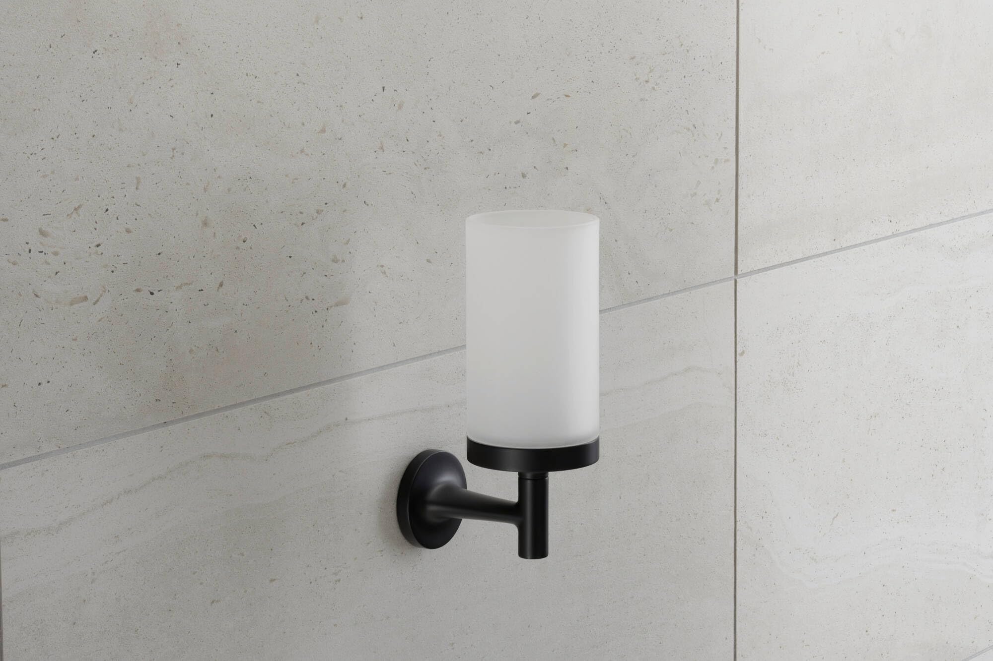 duravit-starck-t-zahnputzbecher-schwarz-matt-glashalter-wandmontage-glas-matt image 6